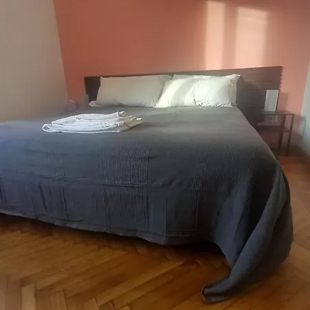 Alojamento de Acomodação e Pequeno-almoço Capitale 4*